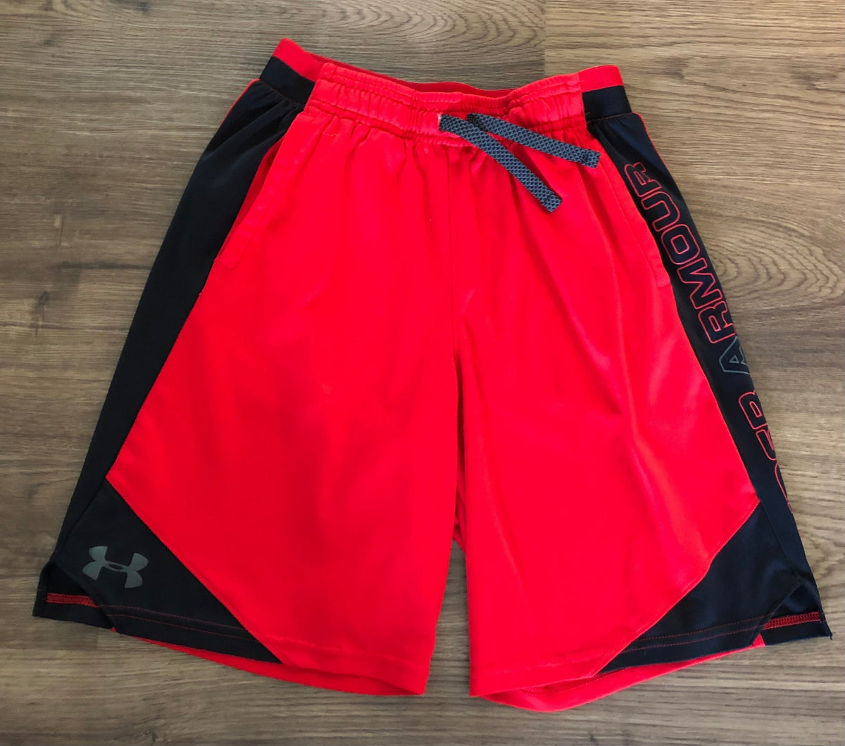 #137 Under Armour youth large shorts
