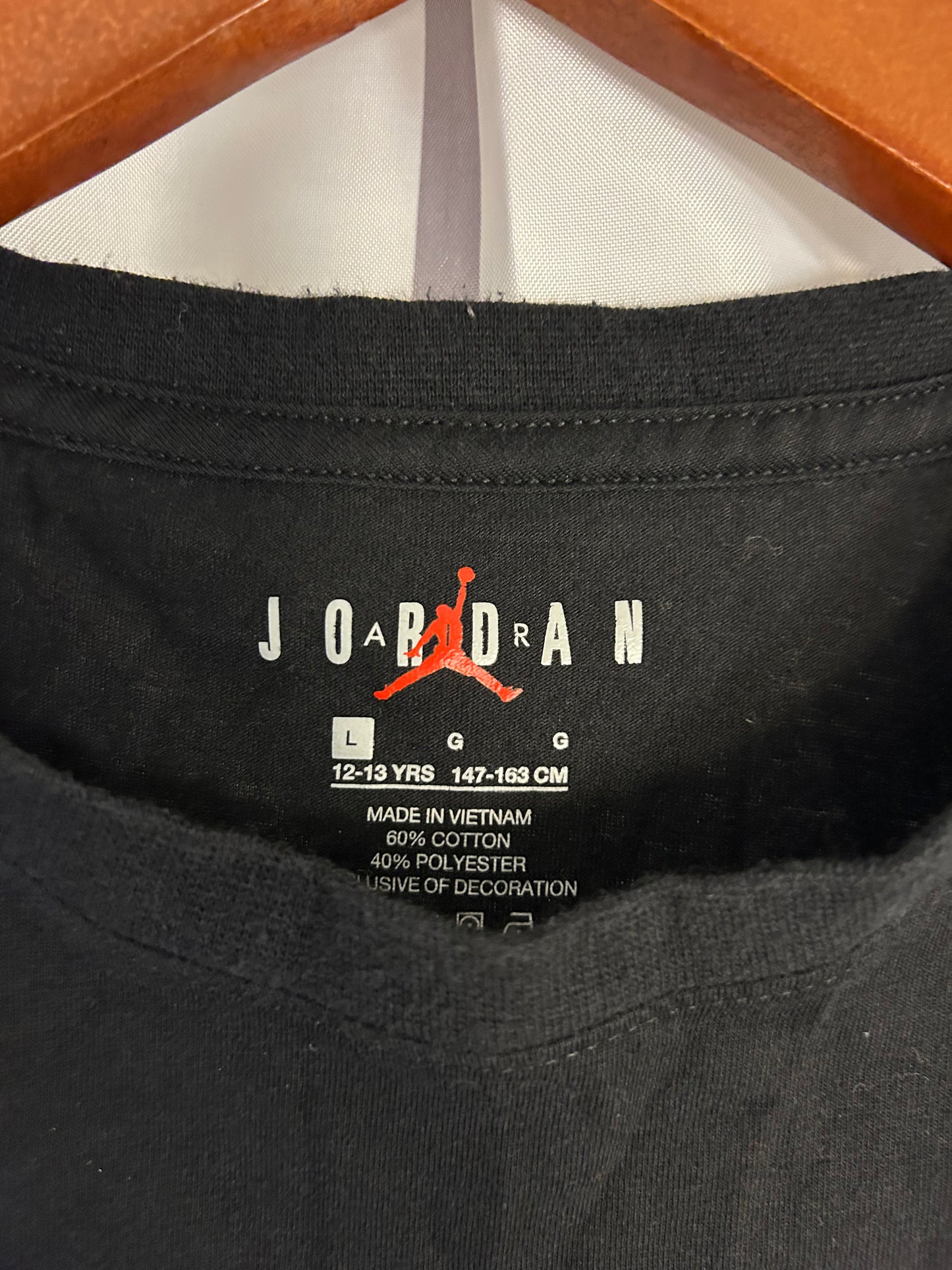 #7 Jordan tee boys size L