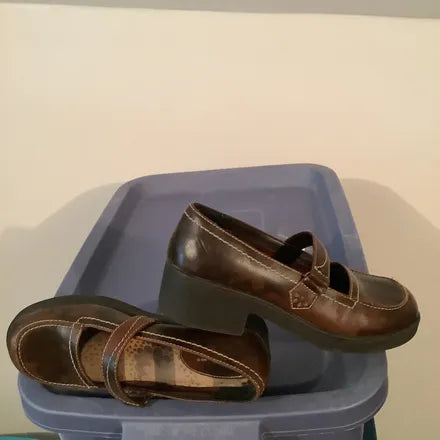 REDUCED!! Seller #223 - Women's size 9 - Mudd brown casual shoes
