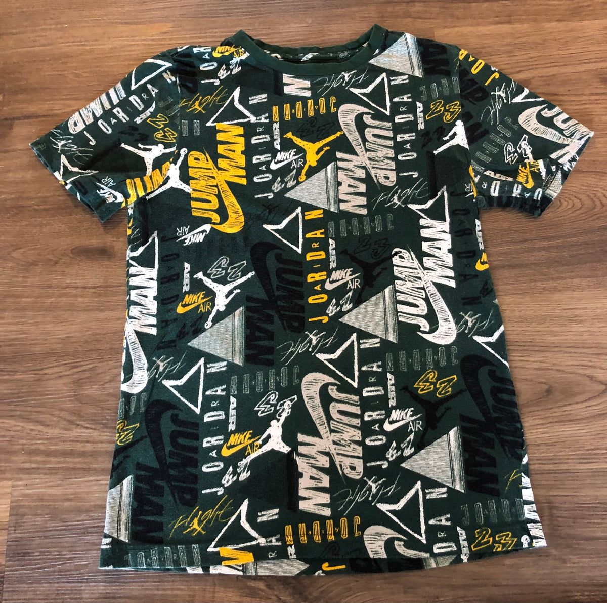 #137 Jordan boys XL tshirt