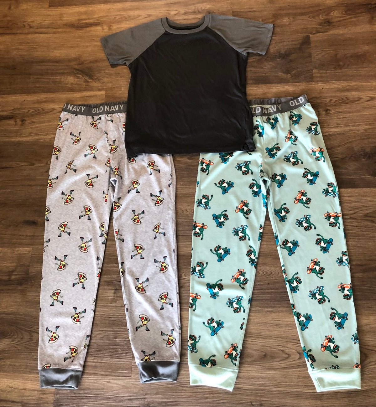 #137 Old Navy Pajamas boys large (10/12)