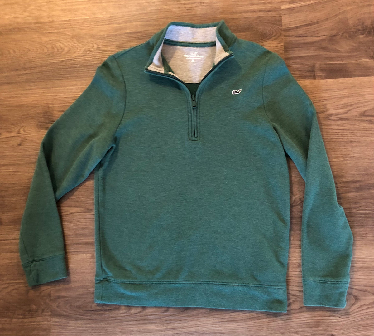 #137 Vineyard Vines youth medium sweater