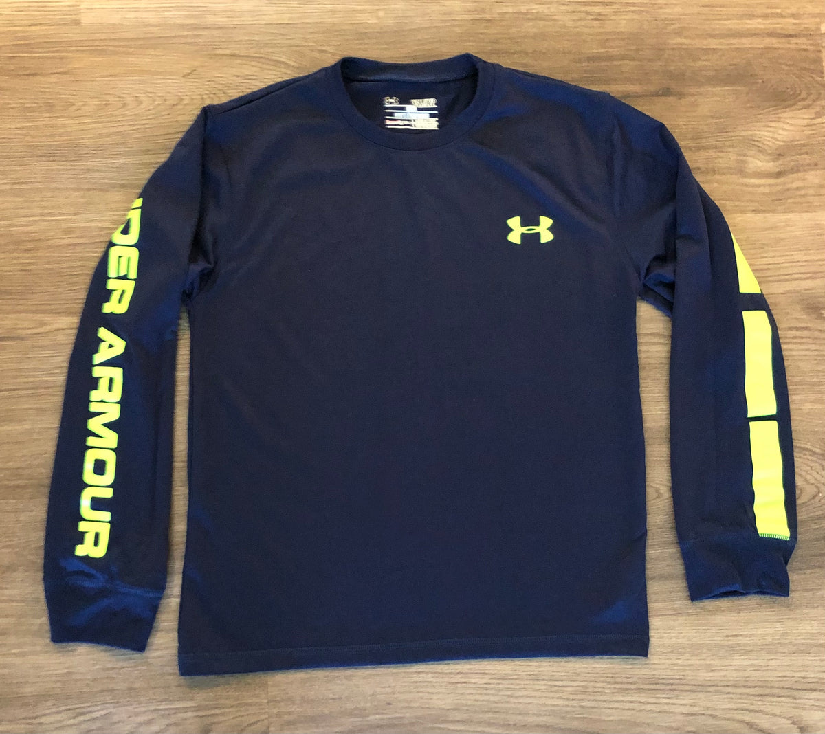 #137 Under Armour youth small shirt