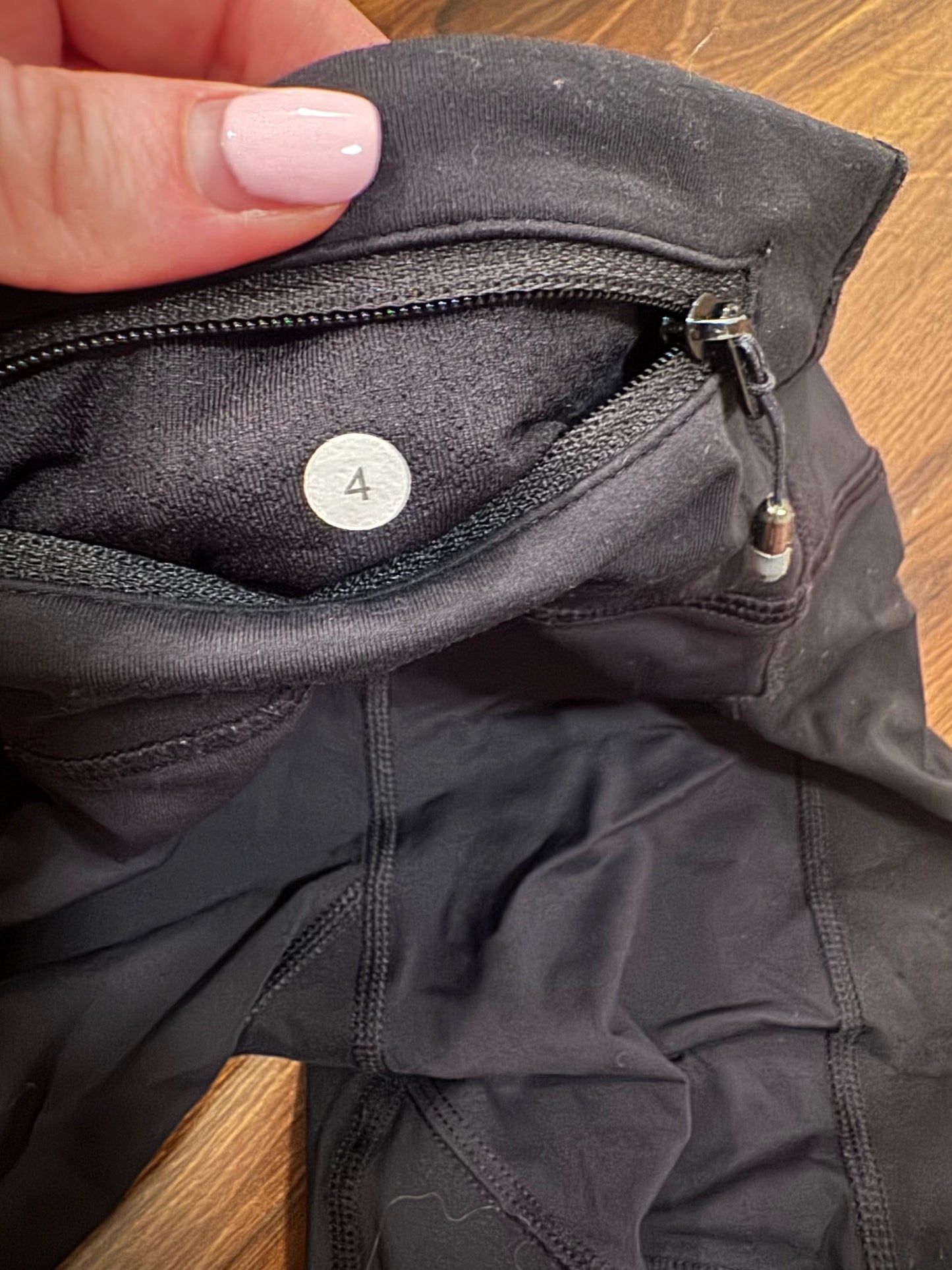 Seller #144 LULULEMON Black Cropped Leggings - Size 4