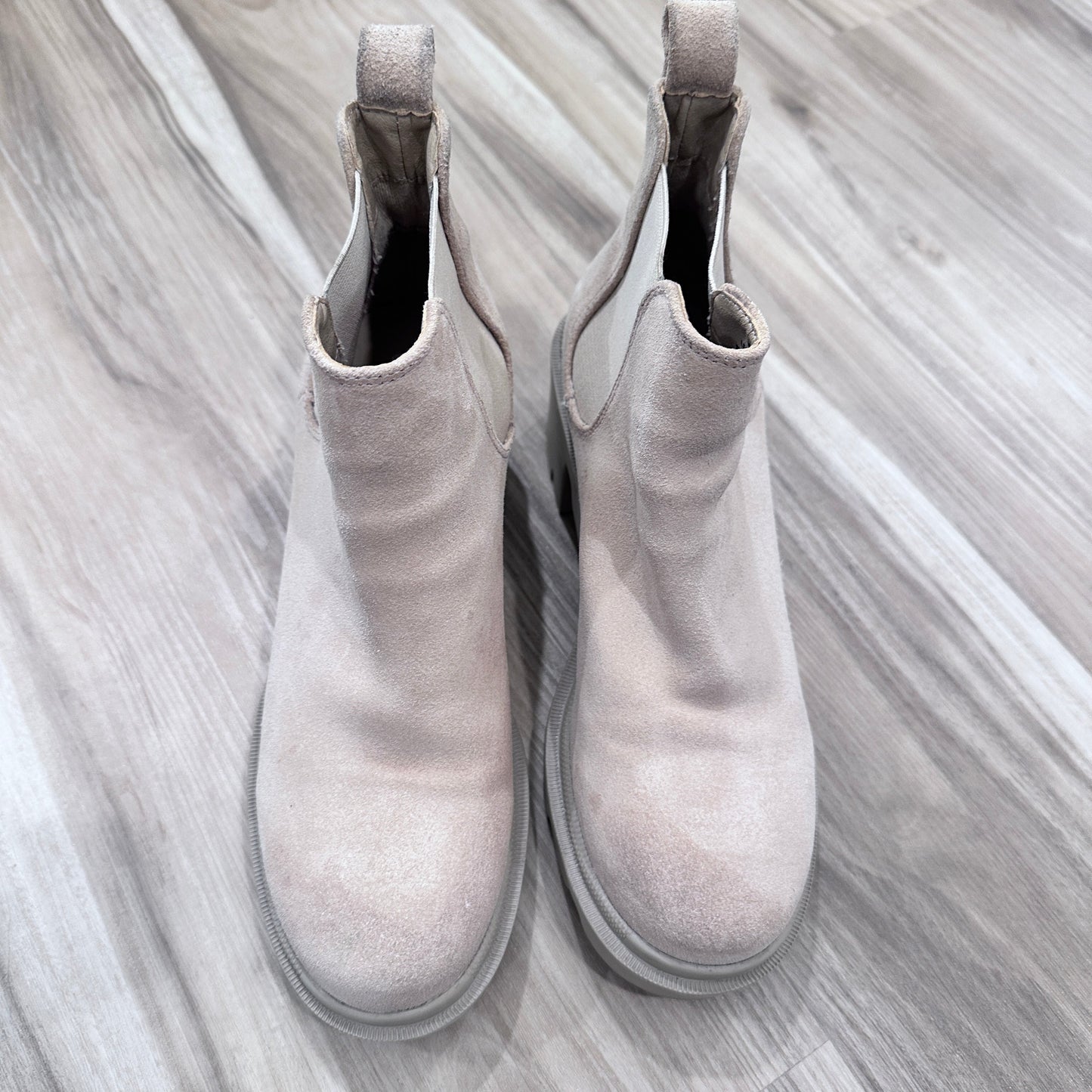 Seller 147 | reduced Women’s 8.5 Steve Madden suede boots