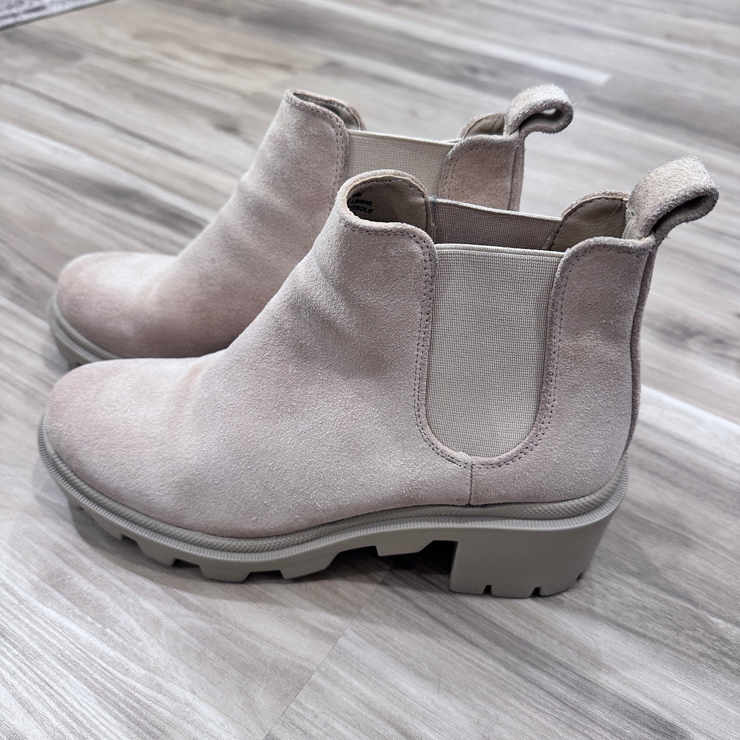 Seller 147 | reduced Women’s 8.5 Steve Madden suede boots