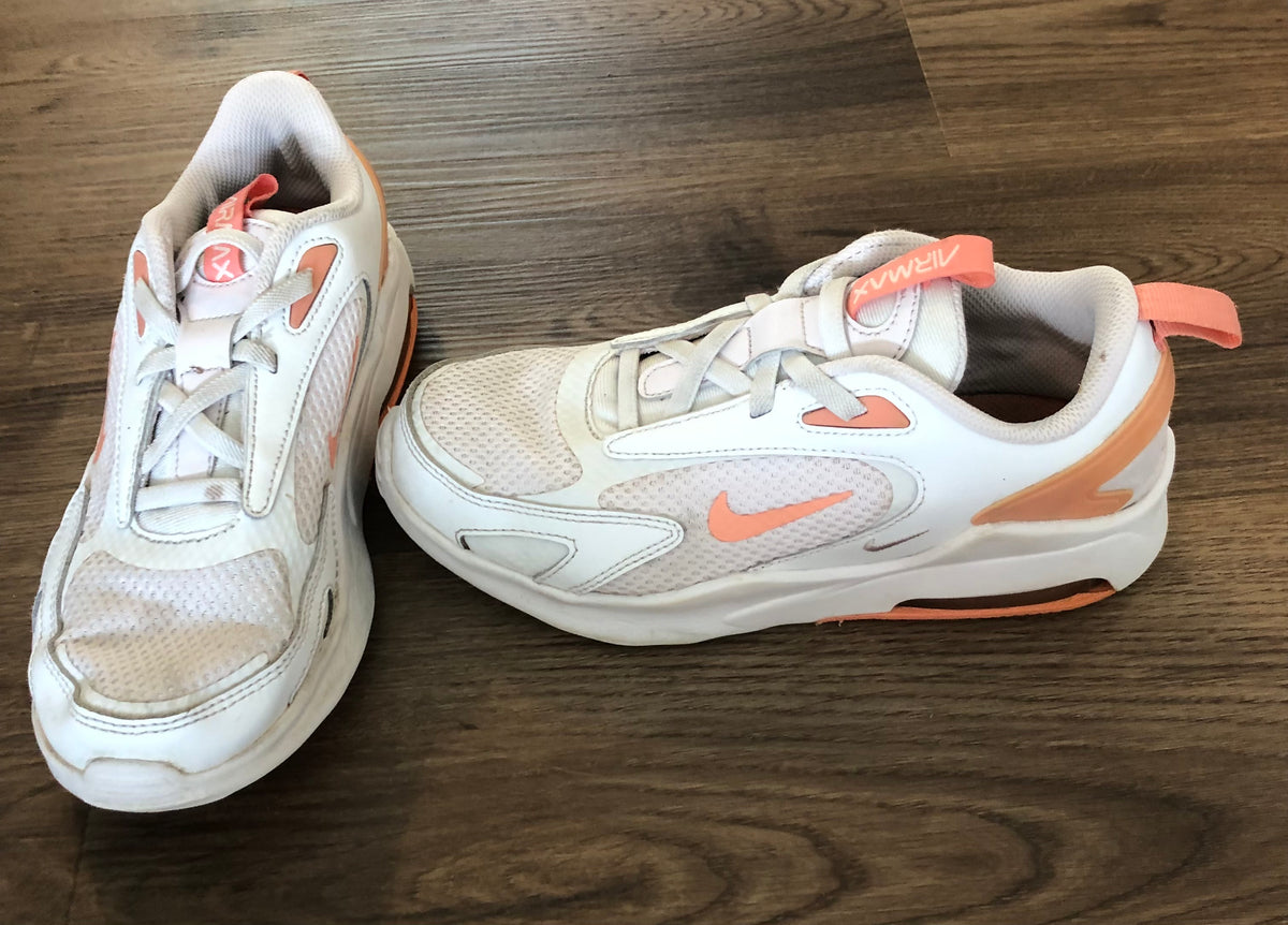 #137 Nike air max gym shoes size 2.5Y