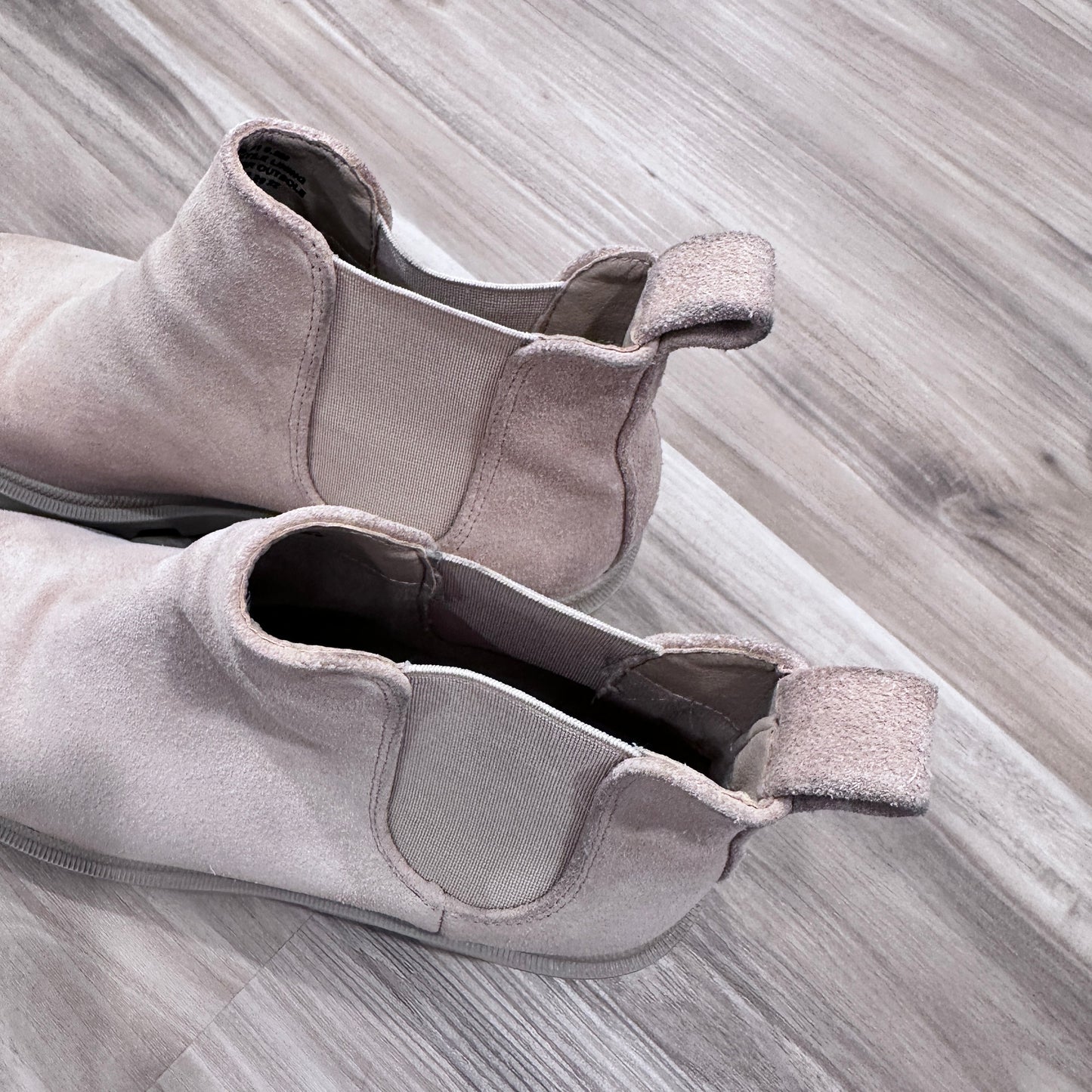 Seller 147 | reduced Women’s 8.5 Steve Madden suede boots