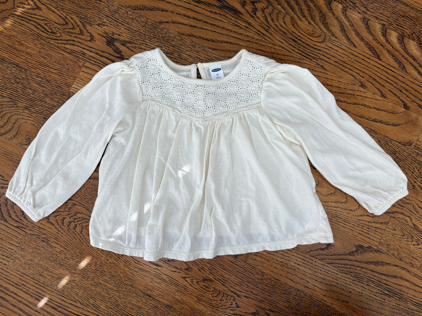 #103 • Girls • 2T • Old Navy • Cream Lace Detail Top