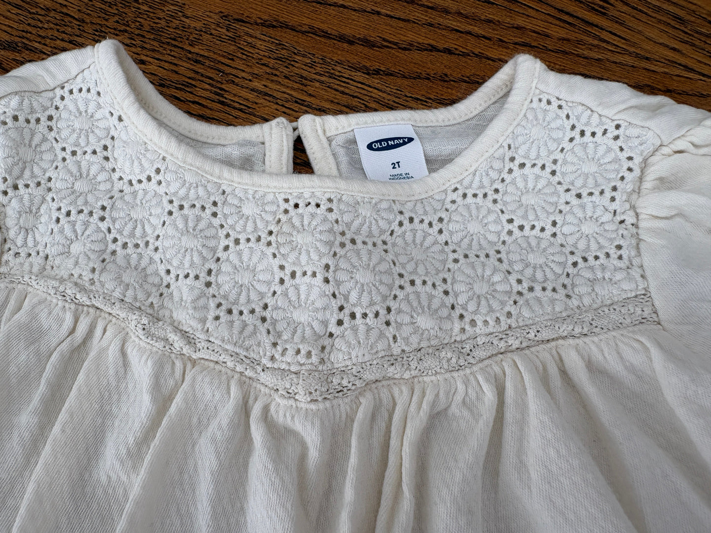 #103 • Girls • 2T • Old Navy • Cream Lace Detail Top