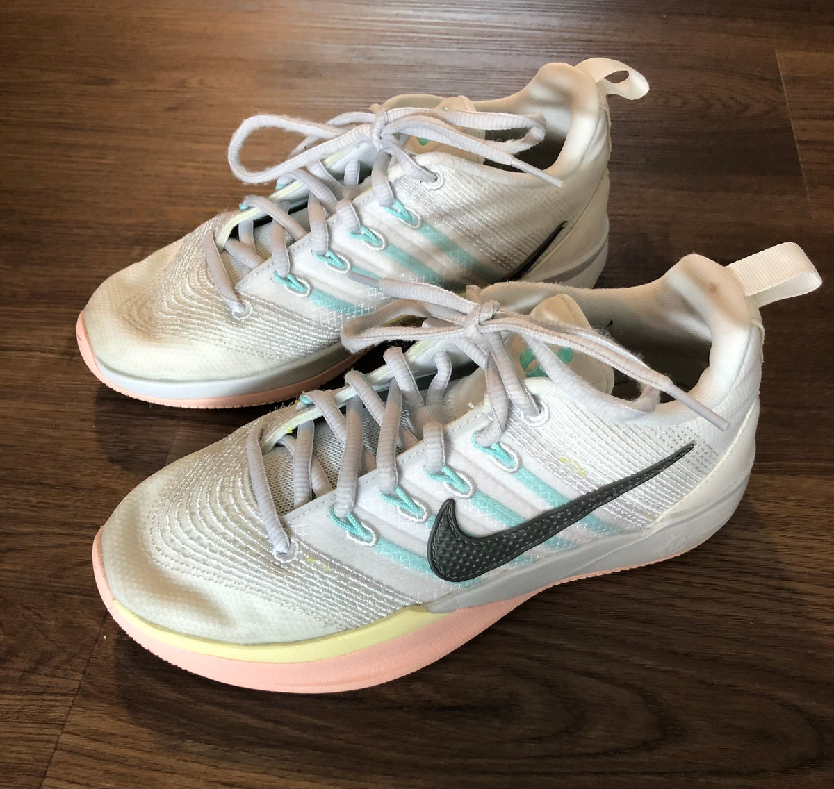 #137 Sabrina Ionescu basketball shoes size 4Y