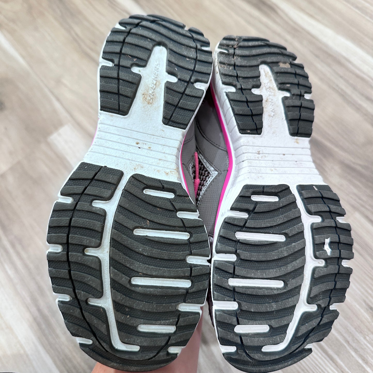 Seller 147 | Girls 6.5 Y sketcher sport sneakers