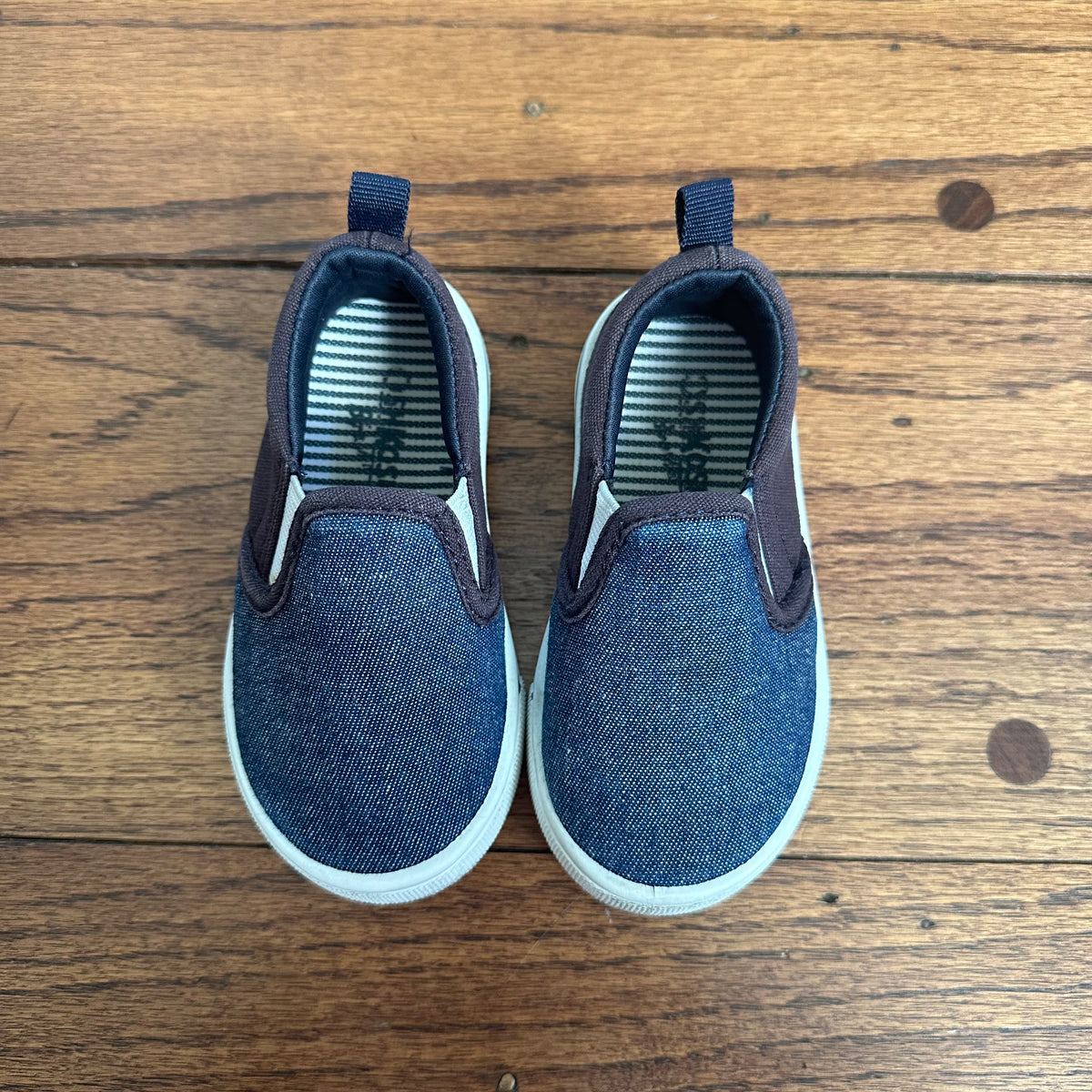 #113 GUC Boys Osh Kosh Navy Slip on Shoes, size 6