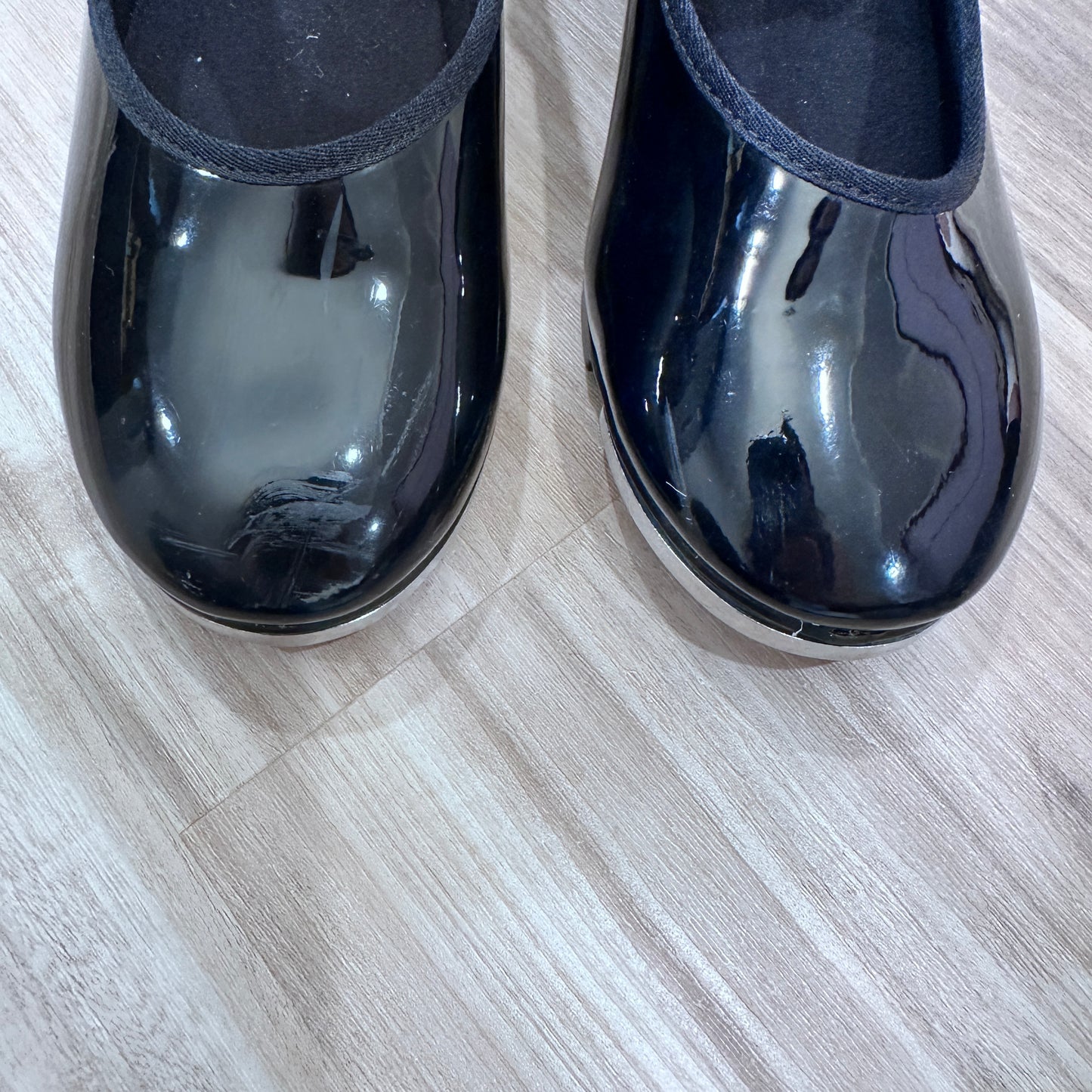 Seller 147 | Girls tap shoes | 13.5 | Eiko