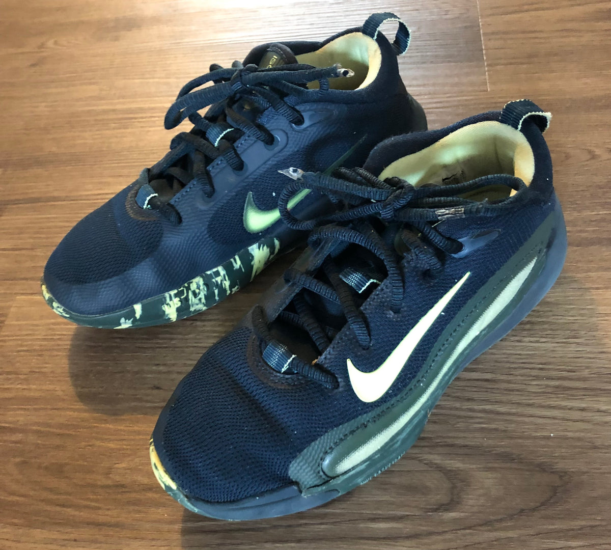 #137 Nike shoes 3Y
