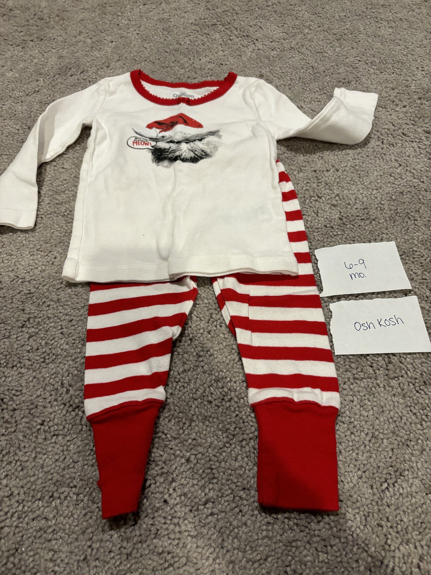 #138 - 6-9 Mo VGUC Osh Kosh Christmas Cat PJs