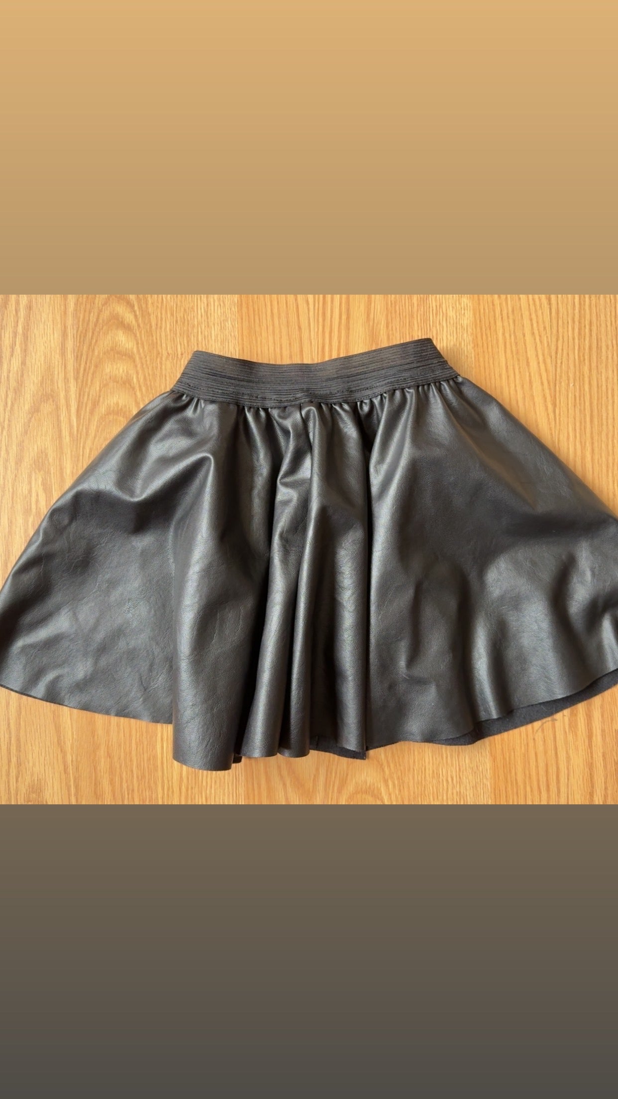178 girls size 6 black pleather skirt (no tag)