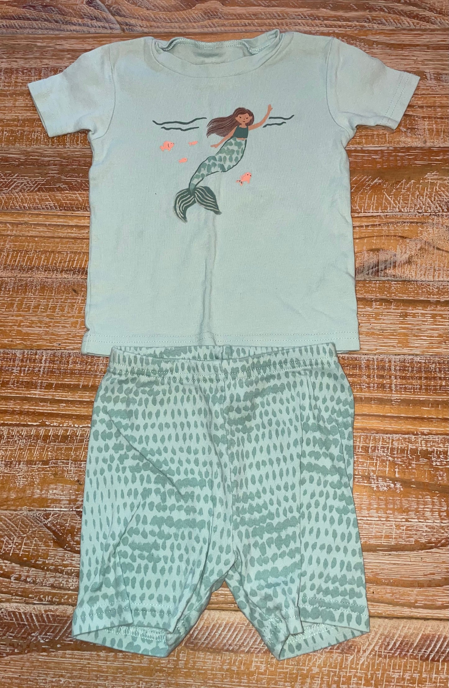 #137 Under Armour shorts boys medium