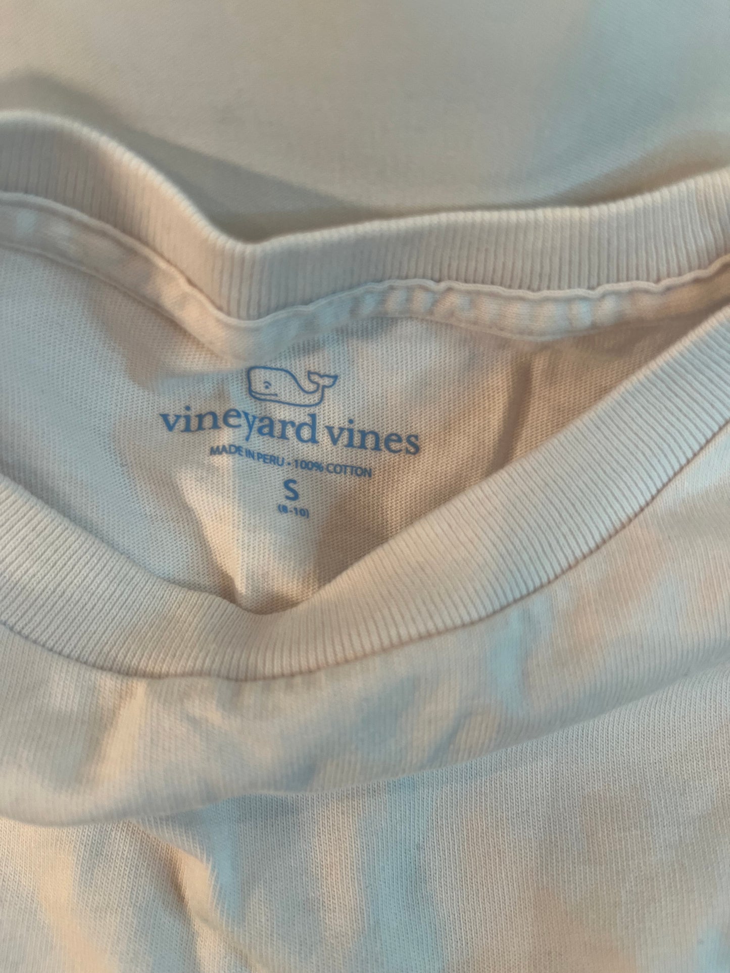 136 EUC Vineyard Vine Easter Whale Tshirt s 8/10