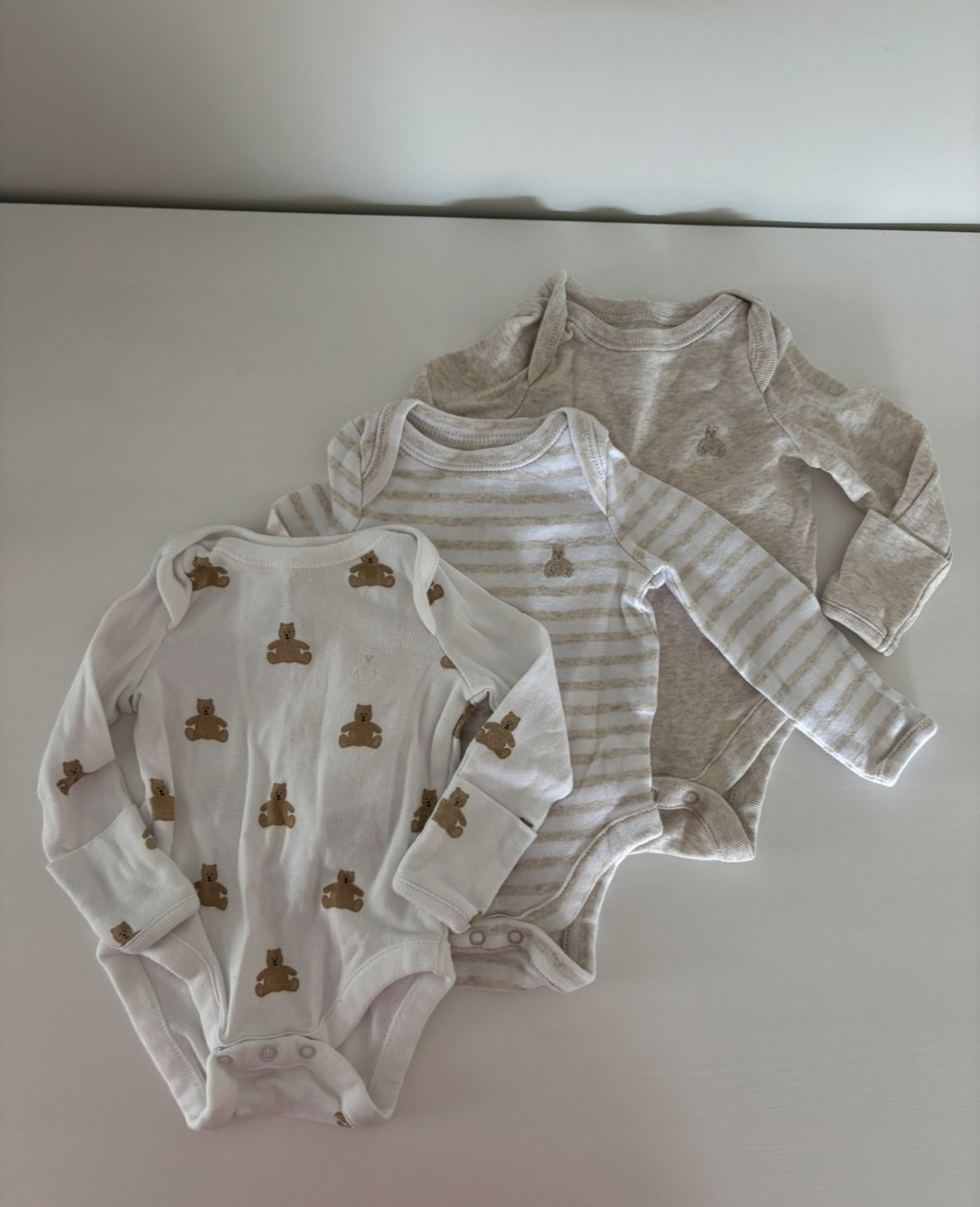 Seller #195 - Baby Gap Set of 3 Long Sleeved Onesies - Boy / Gender Neutral - Size Newborn