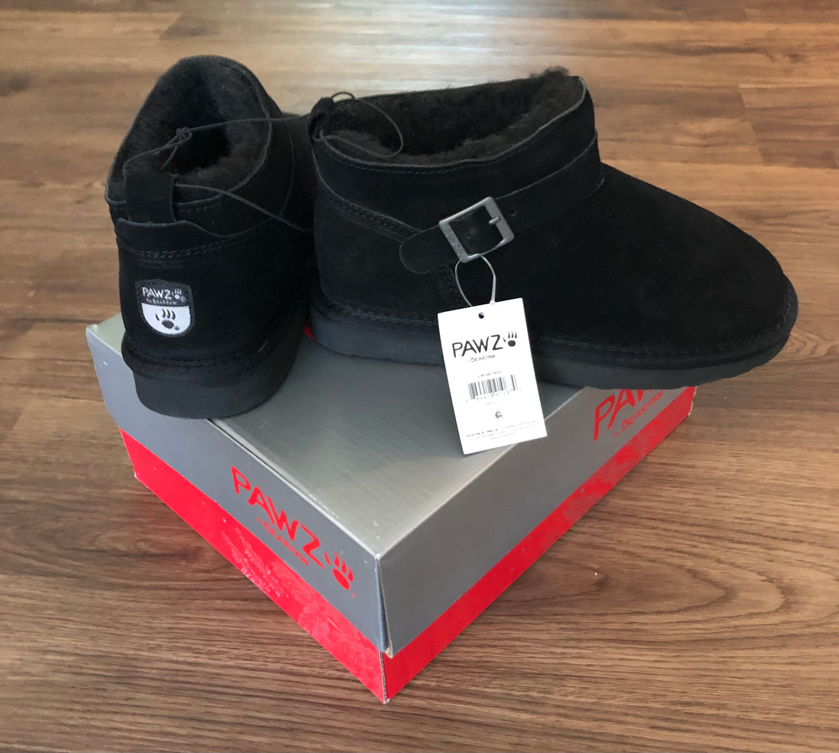 #137 NEW in box Bearpaw size 2