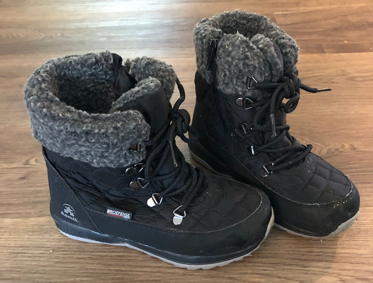 #137 Kamik waterproof boots 2Y