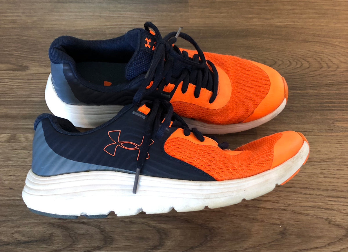 #137 Under Armour gym shoes 6Y
