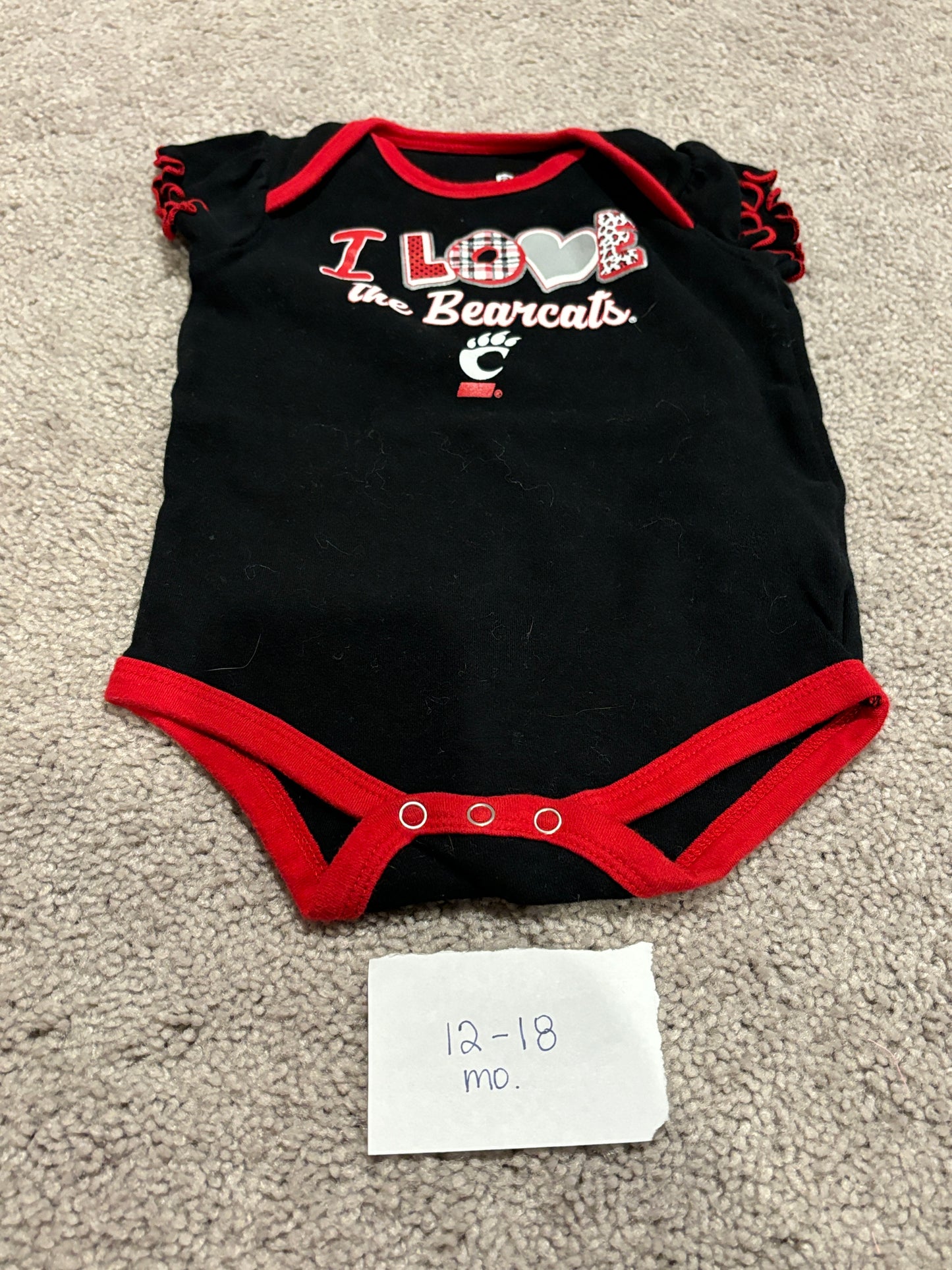 #138 - 12-18 Mo - VGUC I Love the Bearcats Onesie - PU 45236