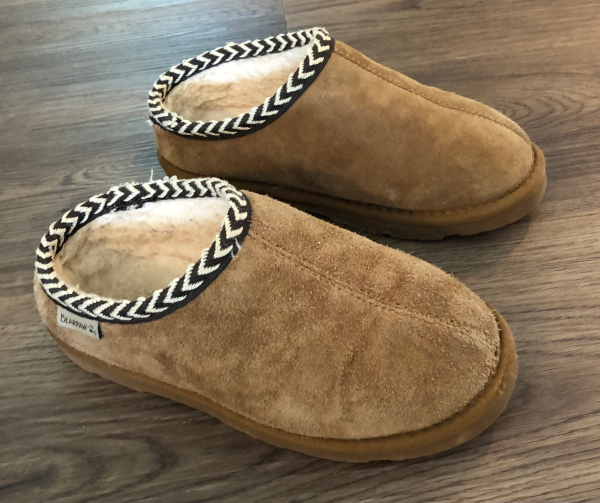 #137 Bearpaw Slipper youth 2