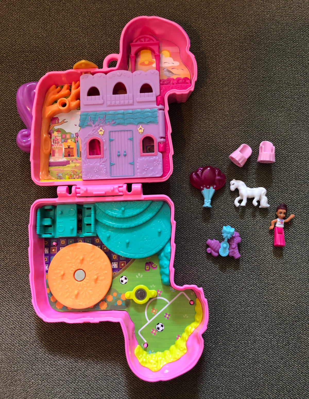 #137 Polly pocket piñata