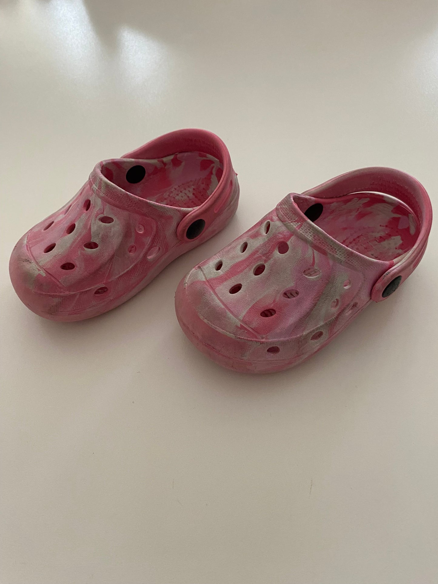 #117- Lily & Dan Pink and White Croc style Shoes Girls Toddler Size 5/6