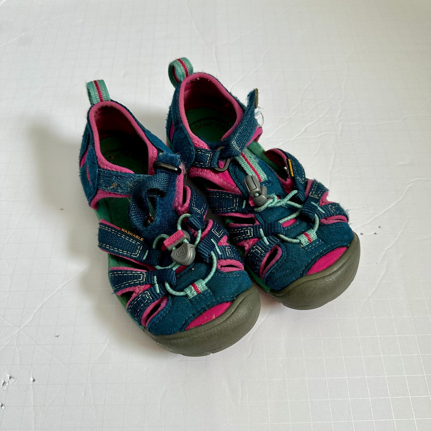 #162 Keen Sandals Girls 12