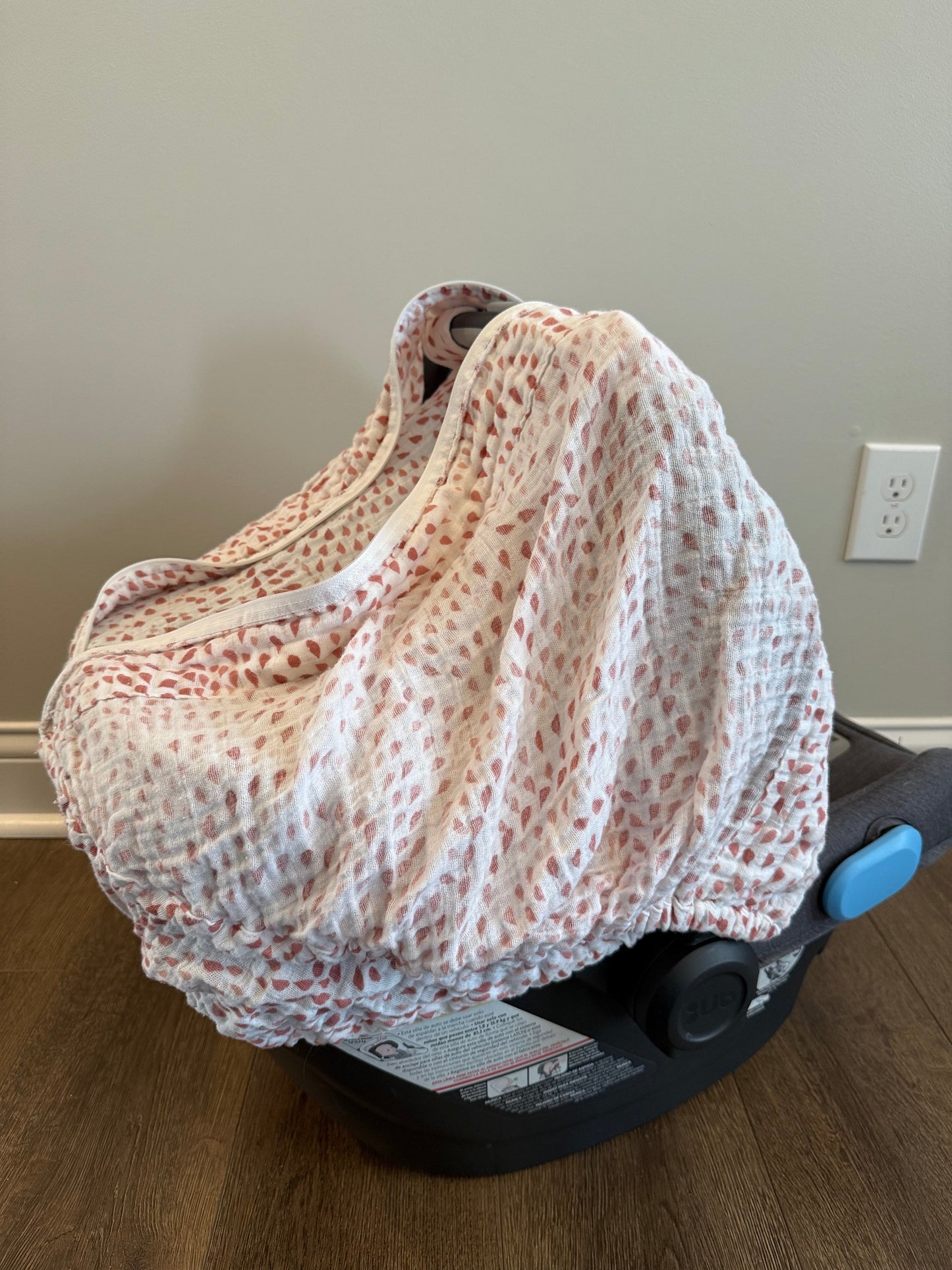 #173-Bebe au Lait muslin car seat cover
