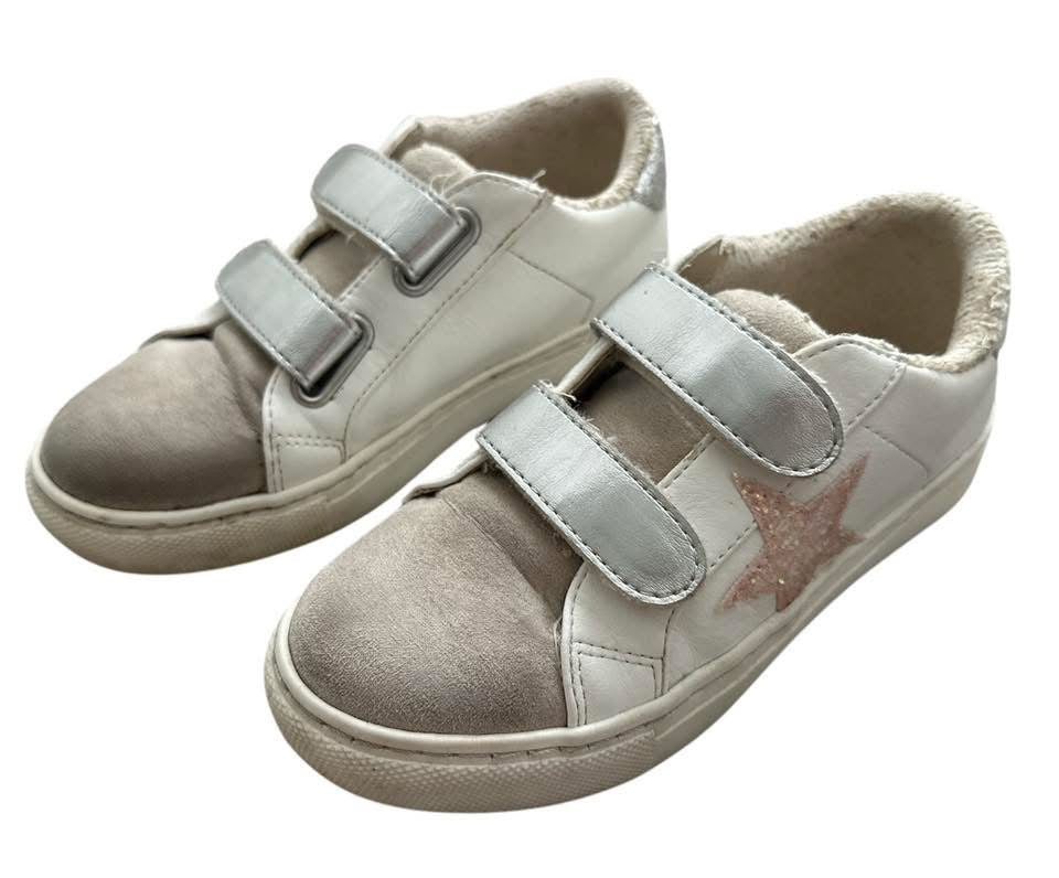 Seller #140 Girls Steve Madden shoes size 11