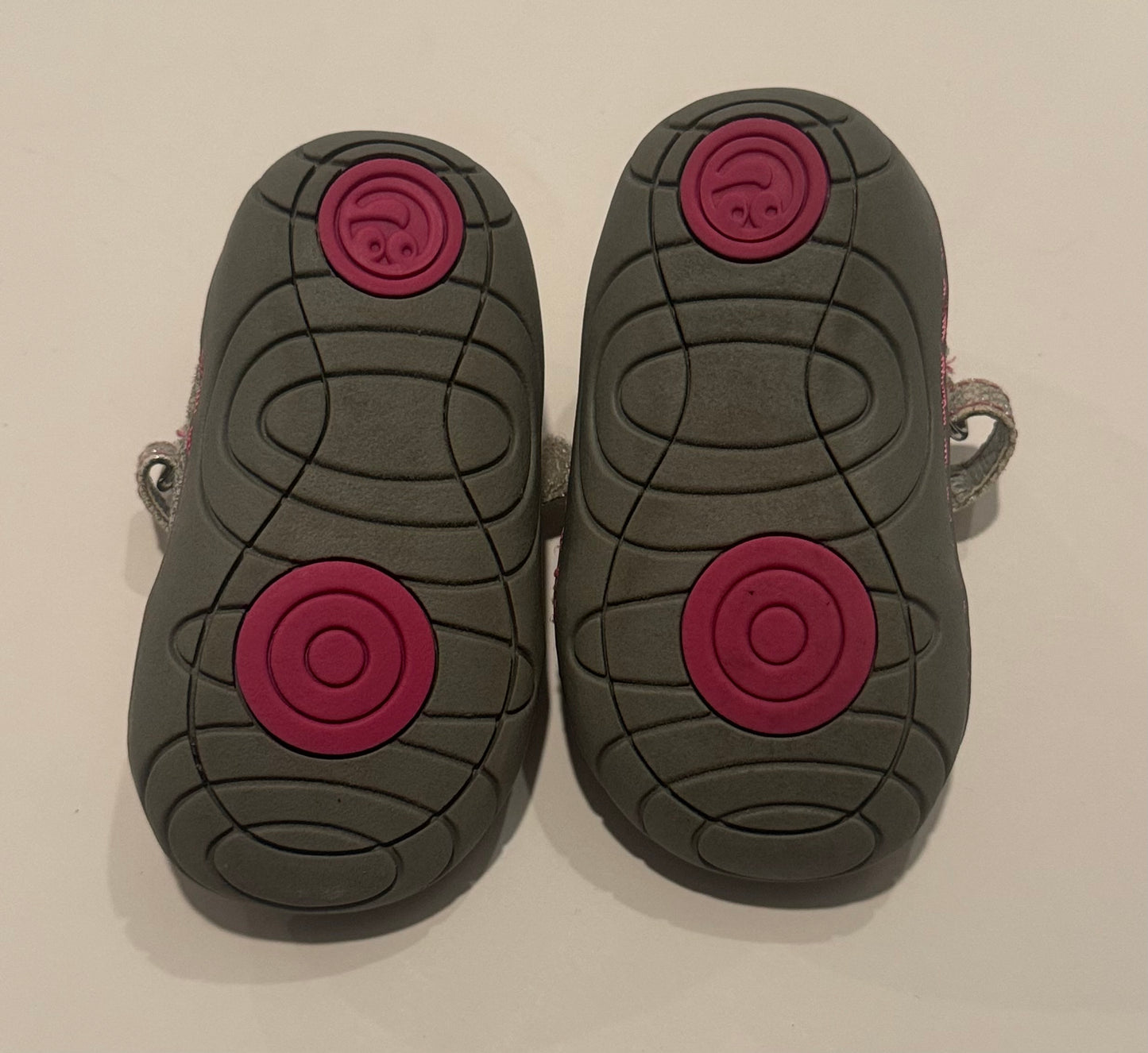 #187 Girls Size 3 Stride Rite Shoes