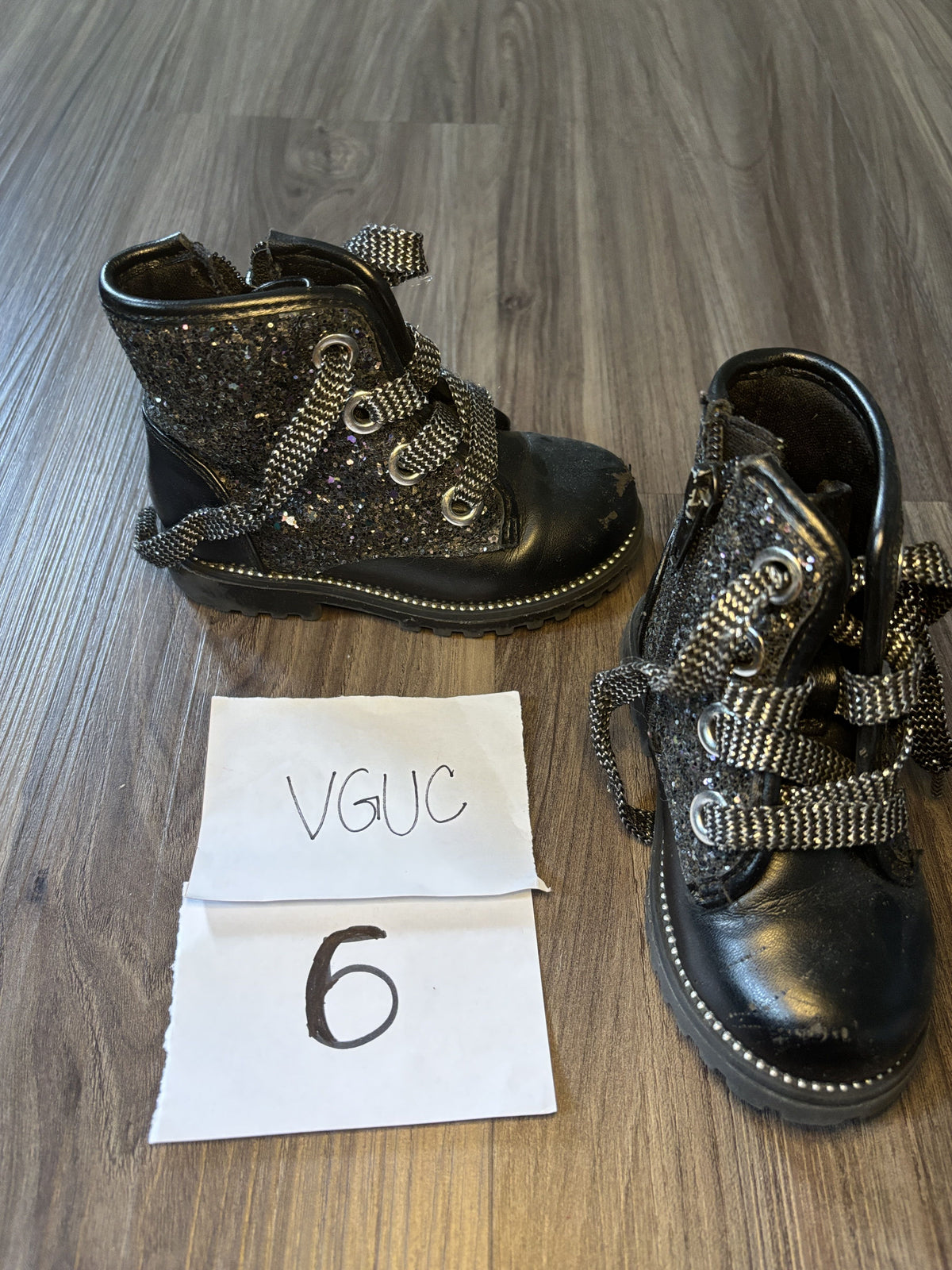 #138 - 6T Shoe Black Sparkle Boots VGUC