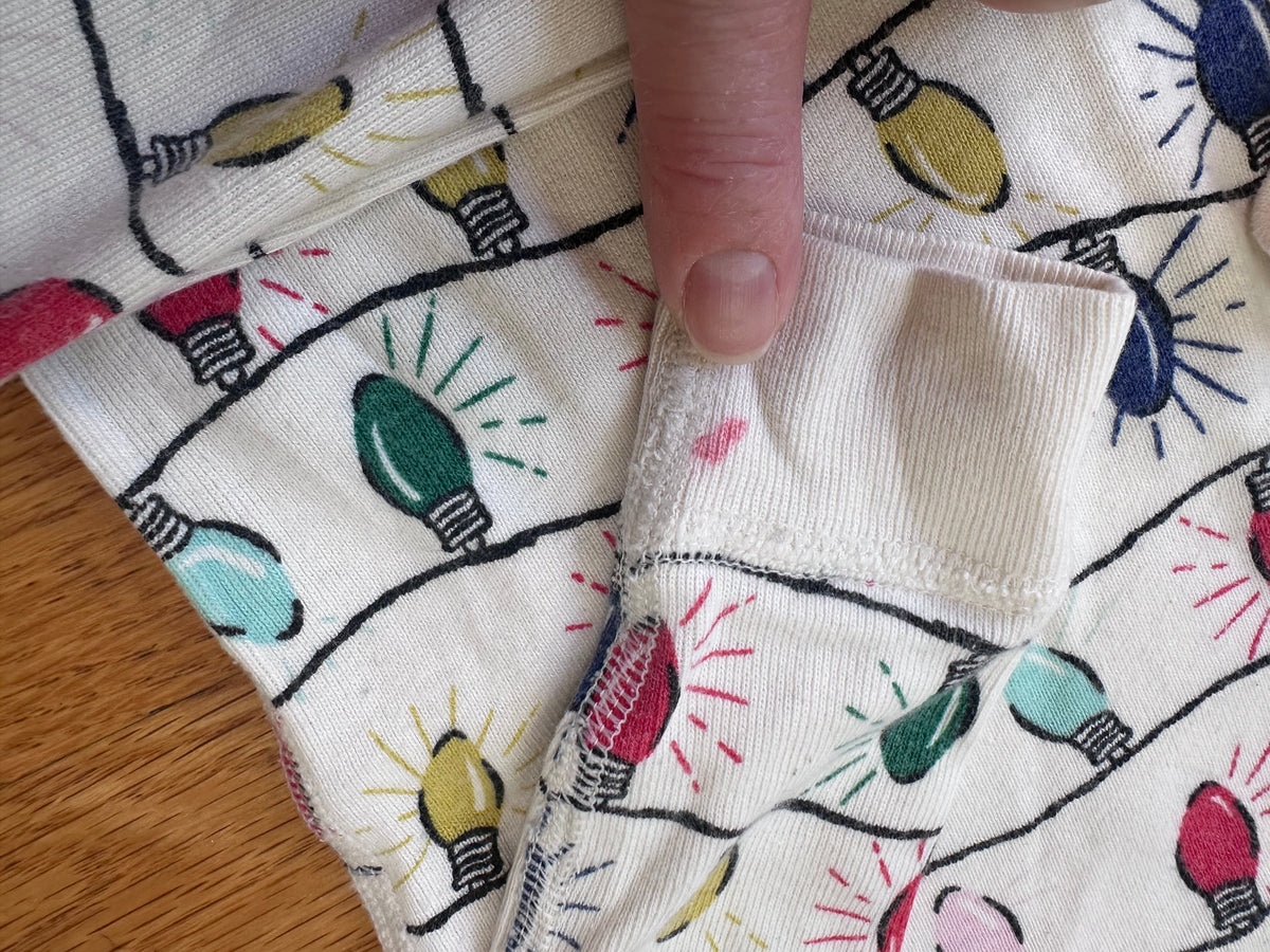 #104 Hanna Andersson pjs size 100/4, spot on cuff see photo