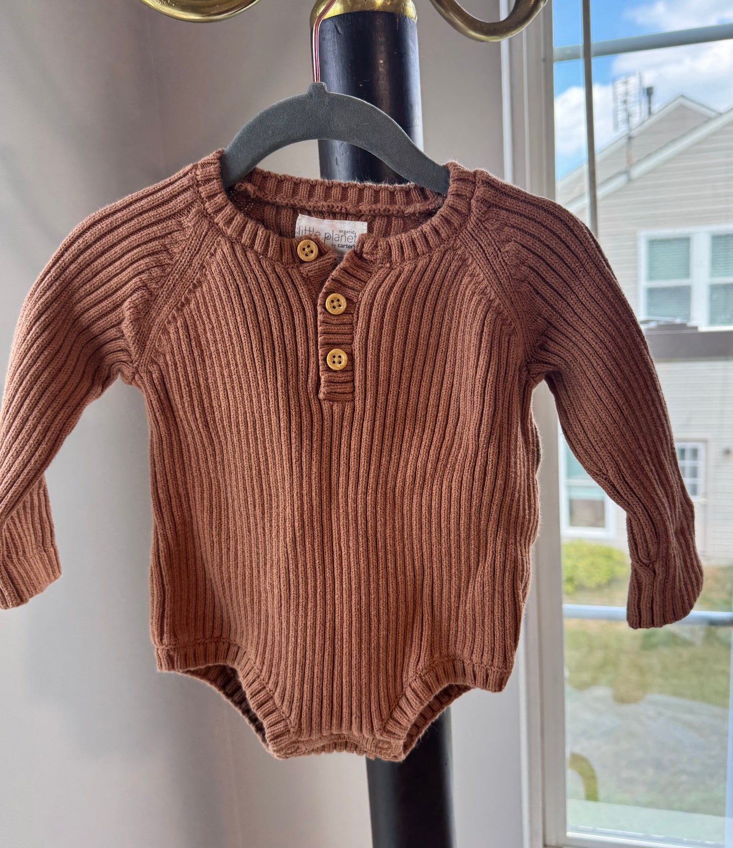 #113 Carters gender neutral romper 6 month *reduced*