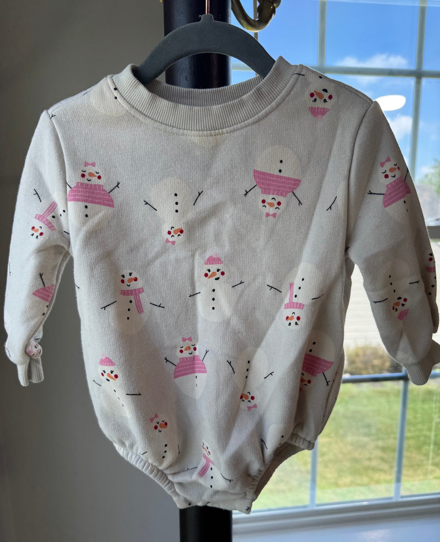 #113 Old Navy girls 6-12 month snowman romper