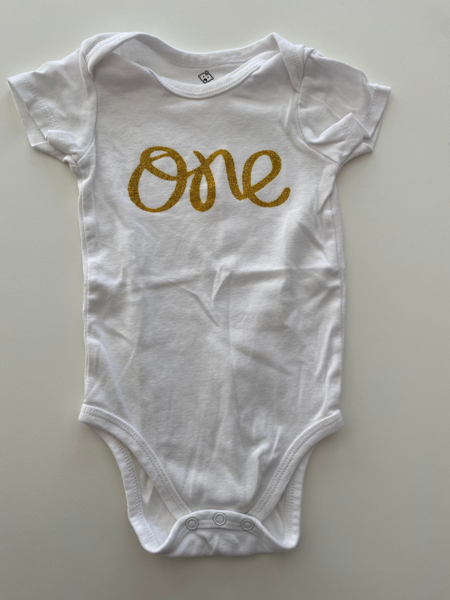 #117, 1st birthday white onesie w/ gold ‘one’ print, Girls 12M