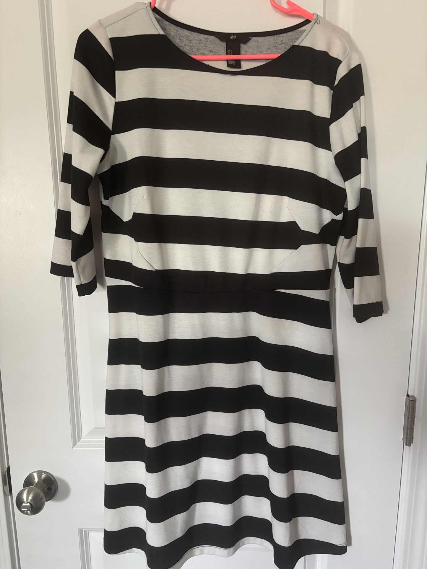 #138 - L - VGUC H&M - Black/White Striped Dress - PU 45236