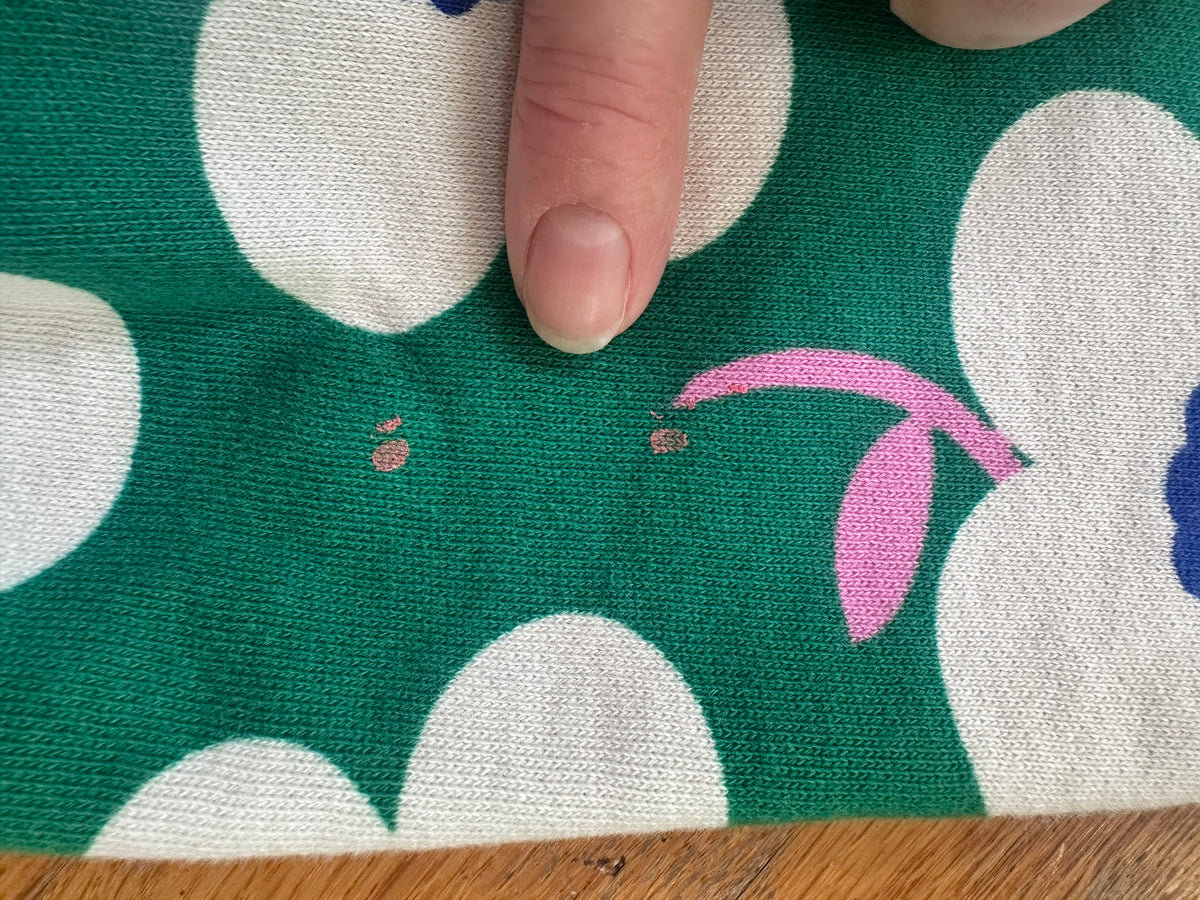 #104 Girl Mini Boden 5/6 sweatshirt dress, small spot on left sleeve as shown in photos