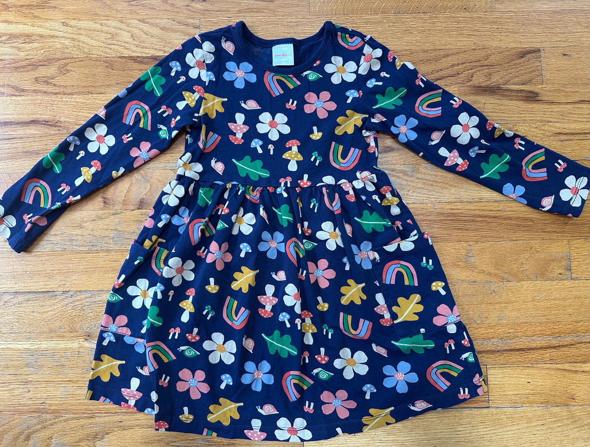 #104 Hanna Andersson size 110/5 dress with pockets