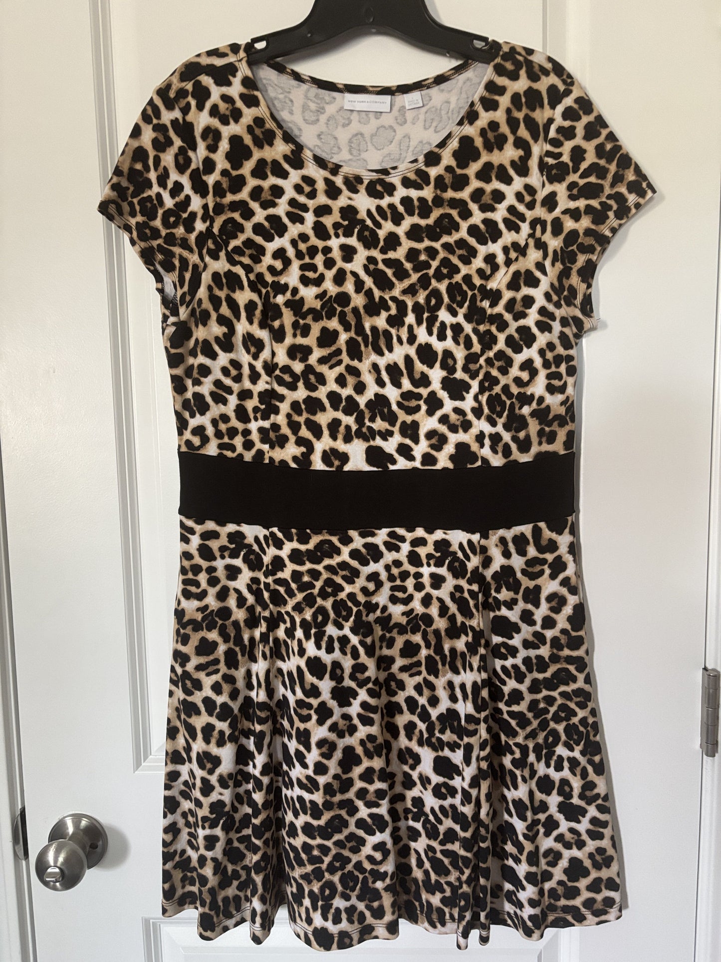 #138 - L - VGUC New York & Co - Cheetah Dress w/Black Belted Area - PU 45236