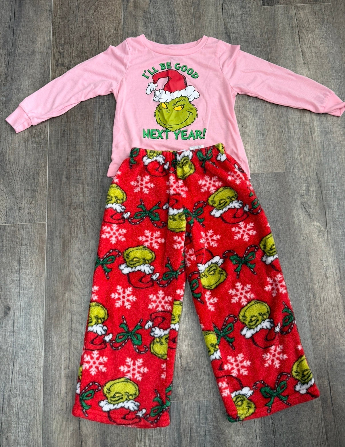 Seller 183- Girls size 6 Grinch pajamas
