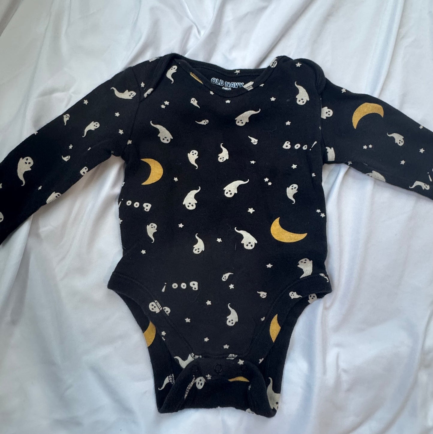 #113 Old Navy Halloween Onsie bundle 6-12 month) *reduced*