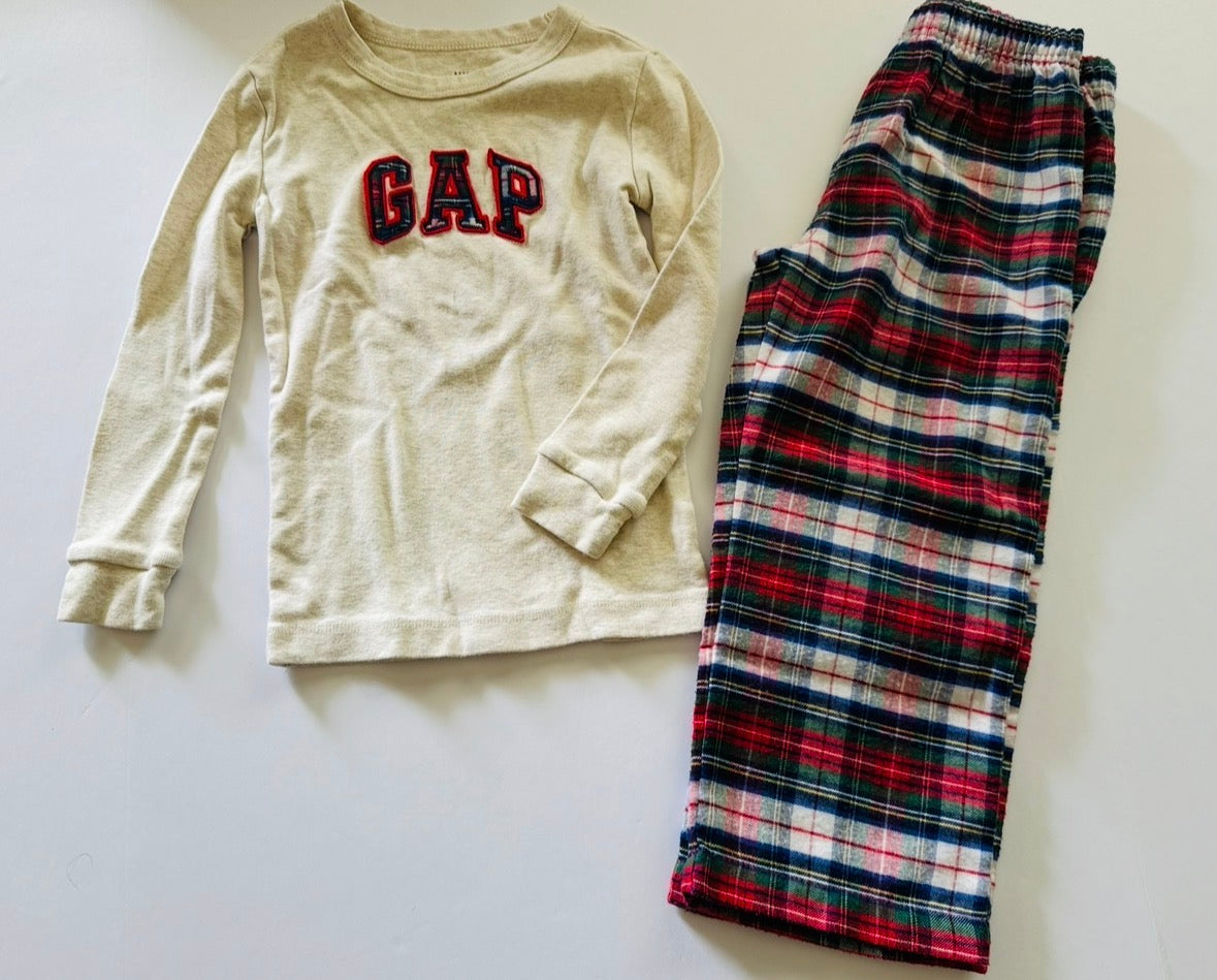 #92 Boys 3 t NEW GAP flannel pant and long winter top set