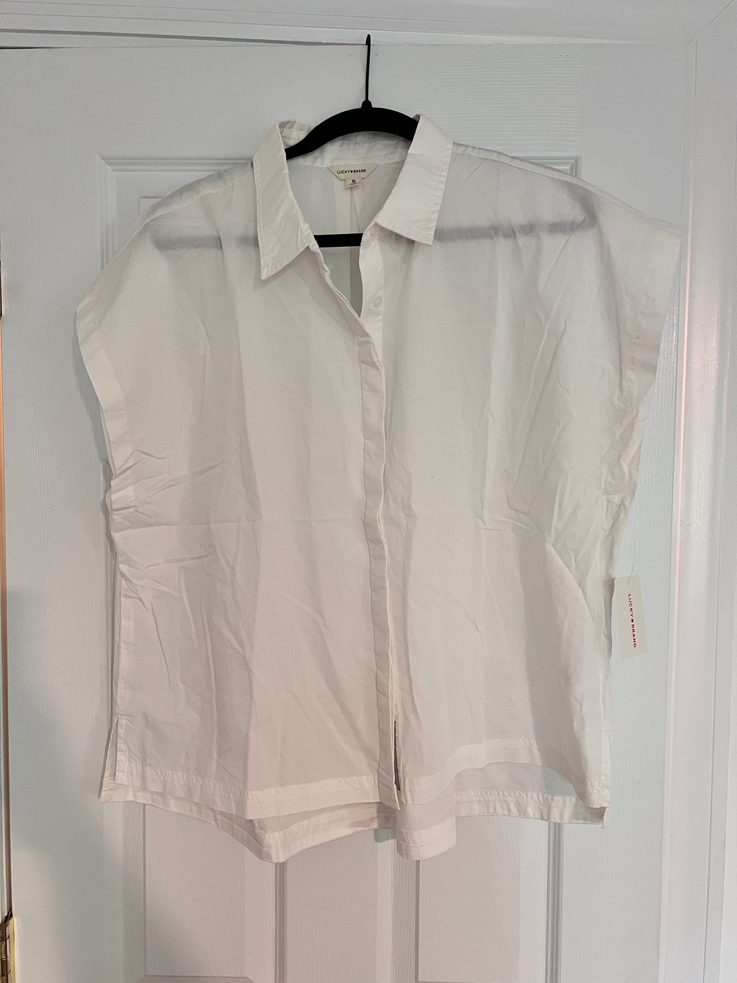 #176 - Lucky Brand Women’s white button down NWT | XL