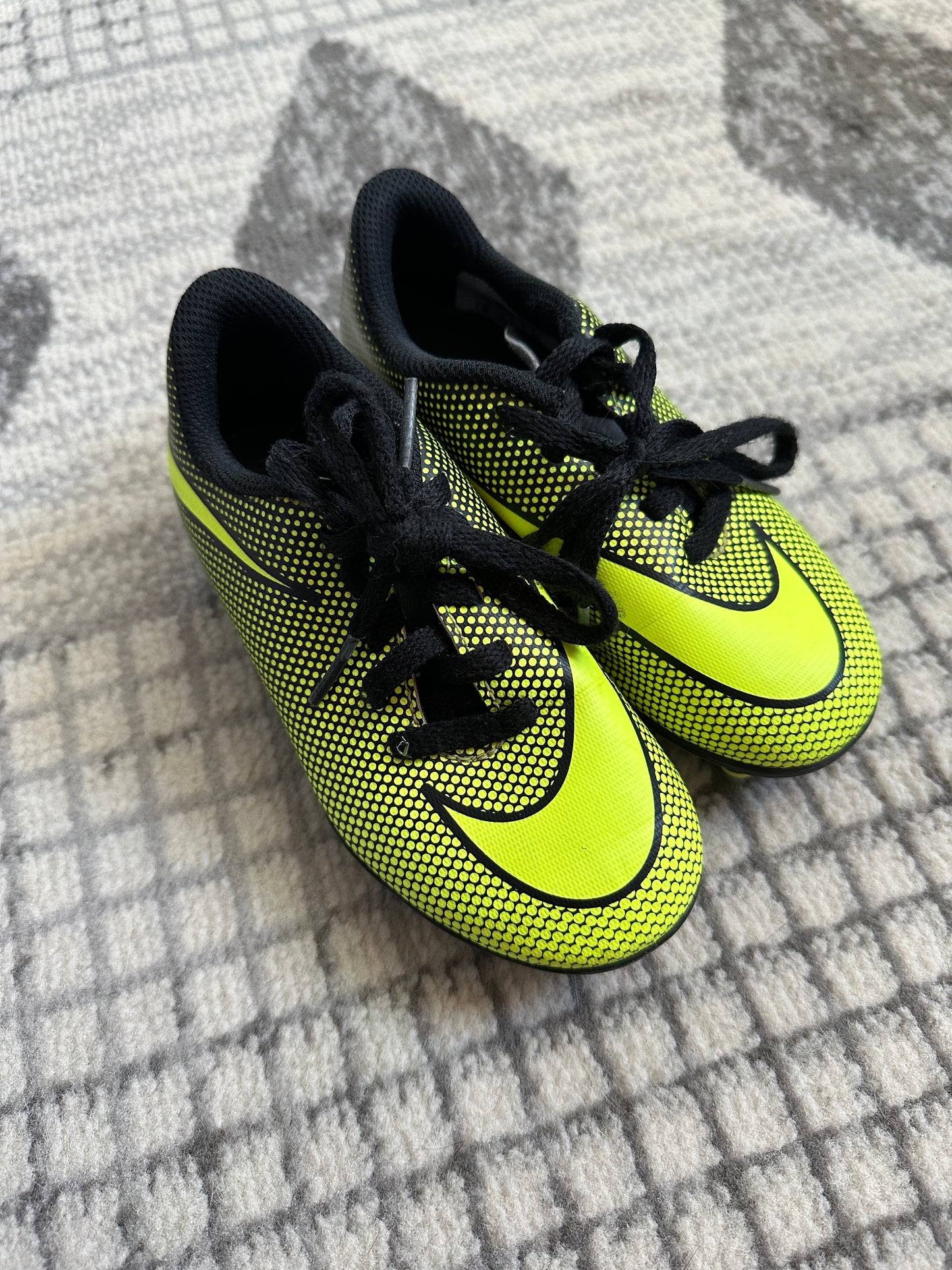 #162 Nike Soccer cleats size 10
