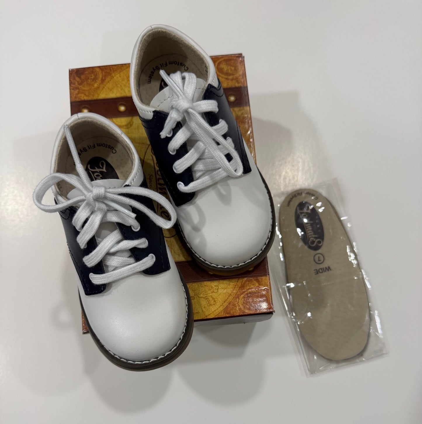 #38 Footmates 7 Boys White Navy Dress Shoes